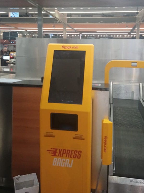 2019 kiosk with bag drop belt